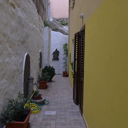 La Dependance Di Andreina *